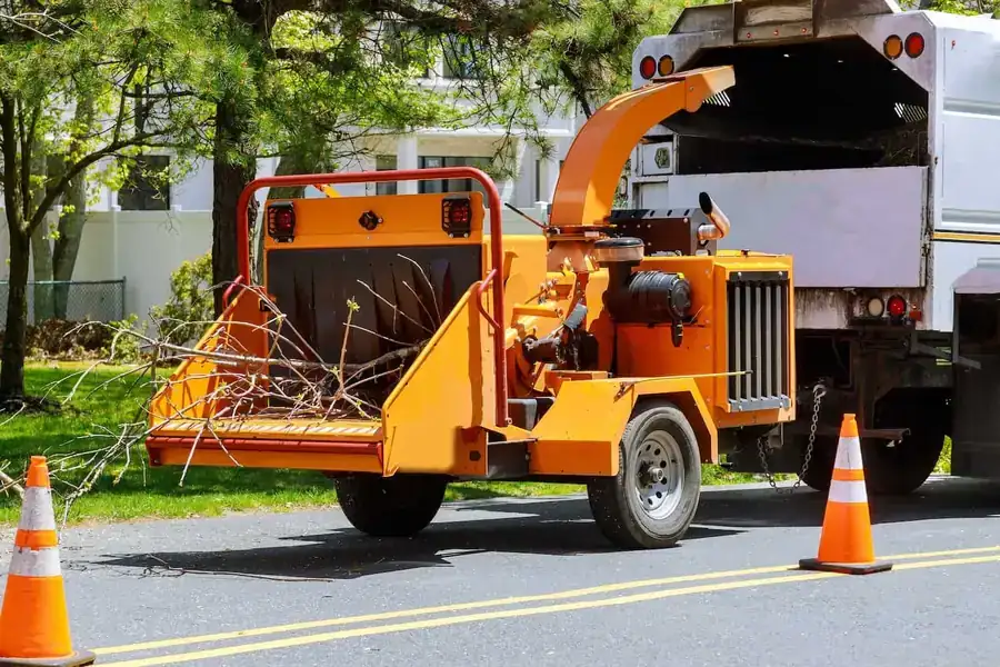 Tree Chipper & Truck | Tree Care Routing Software | RouteSavvy Route Planning Software